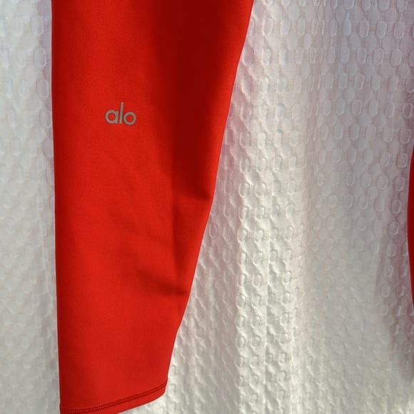 ALO Airlift Yoga pants - Picture 3 of 3